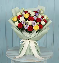 Букет цветов из:  Розы #REPLACE_PRED# Ельники