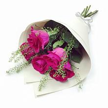 Букет цветов из:  Розы #REPLACE_PRED# Ельники