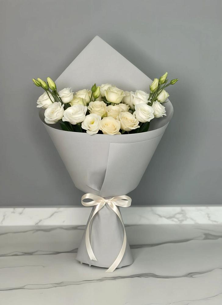 Букет цветов из: Розы и Лизиантусы в Ельники