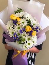 Букет цветов из:  Ирисы, Хризантемы и Розы #REPLACE_PRED# Ельники