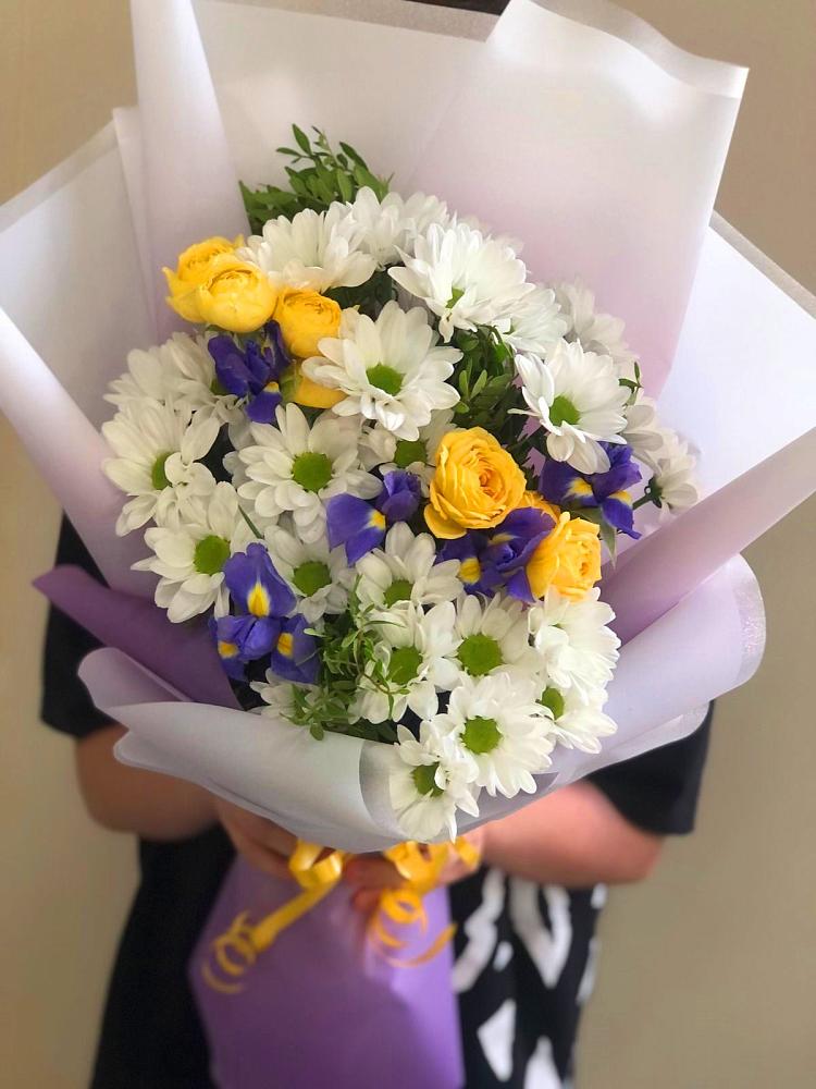 Букет цветов из: Ирисы, Хризантемы и Розы в Ельники
