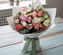 Букет цветов из:  Розы, Лизиантусы и Гвоздики #REPLACE_PRED# Ельники