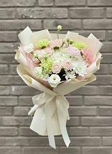 Букет цветов из:  Гвоздики, Розы, Лизиантусы и Хризантемы #REPLACE_PRED# Ельники