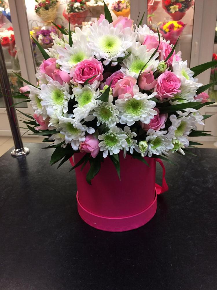 Цветочная композиция из Розы и Хризантемы в шляпной коробке в Ельники