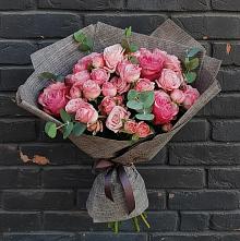 Букет цветов из:  Розы #REPLACE_PRED# Ельники
